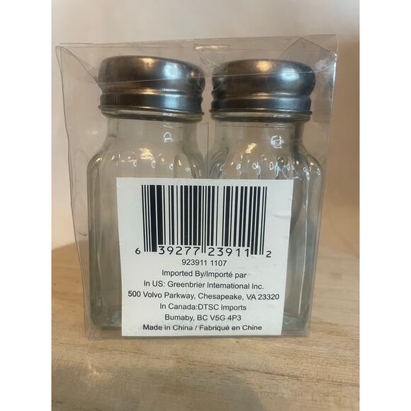 NWT Salt & Pepper Shaker Set Glass 3.5" tall - Picture 4 of 4